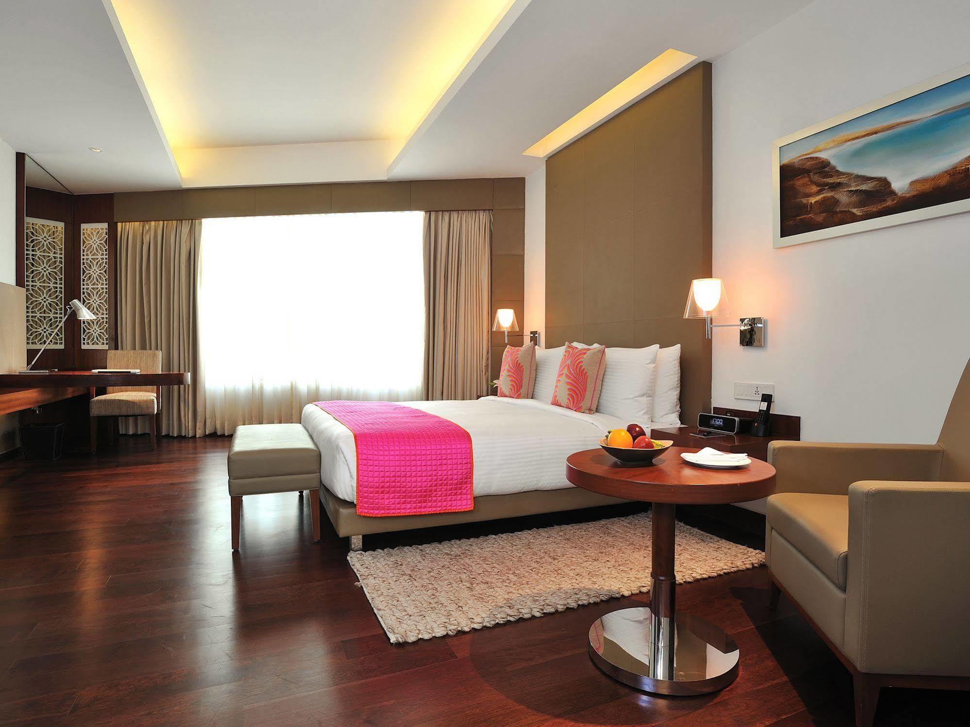The Anya Hotel-Golf Course Road Gurgaon Dış mekan fotoğraf
